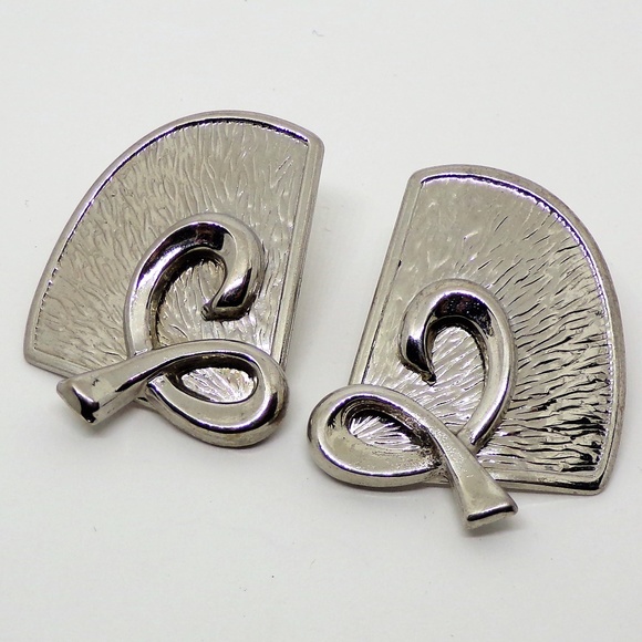 Silvertone Lg Statement Textured Pierced Earrings - Picture 1 of 3